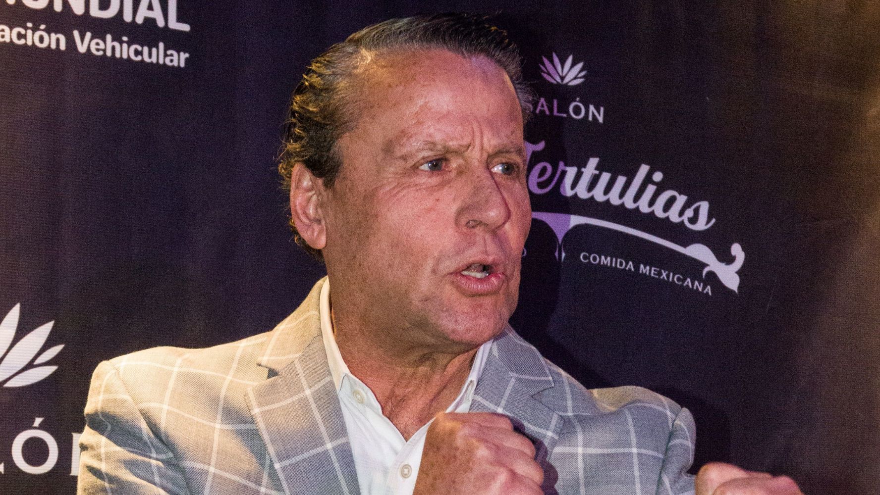 El principio científico de Alfredo Adame para combatir la cruda con miel