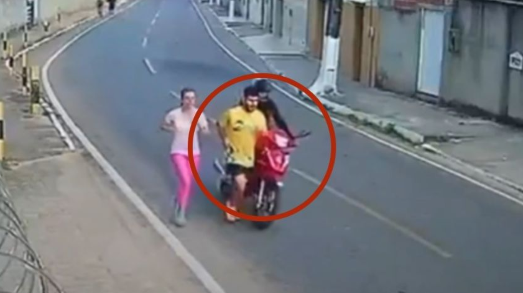 Corredor atropellado por moto en Fortaleza; motociclista huyó