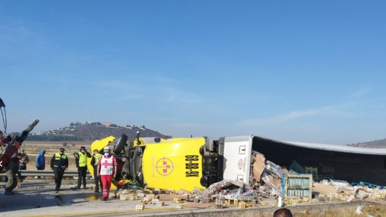 Tráiler con 40 toneladas de basura colapsa el Edomex y bloqueos en CDMX