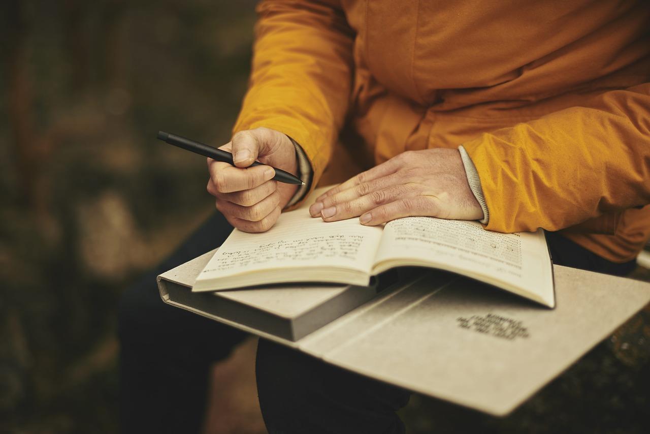 Características de una reseña: claves para escribir una crítica irresistible