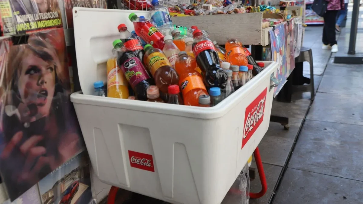 Gobierno de México y refresqueras acuerdan reducir azúcar en bebidas