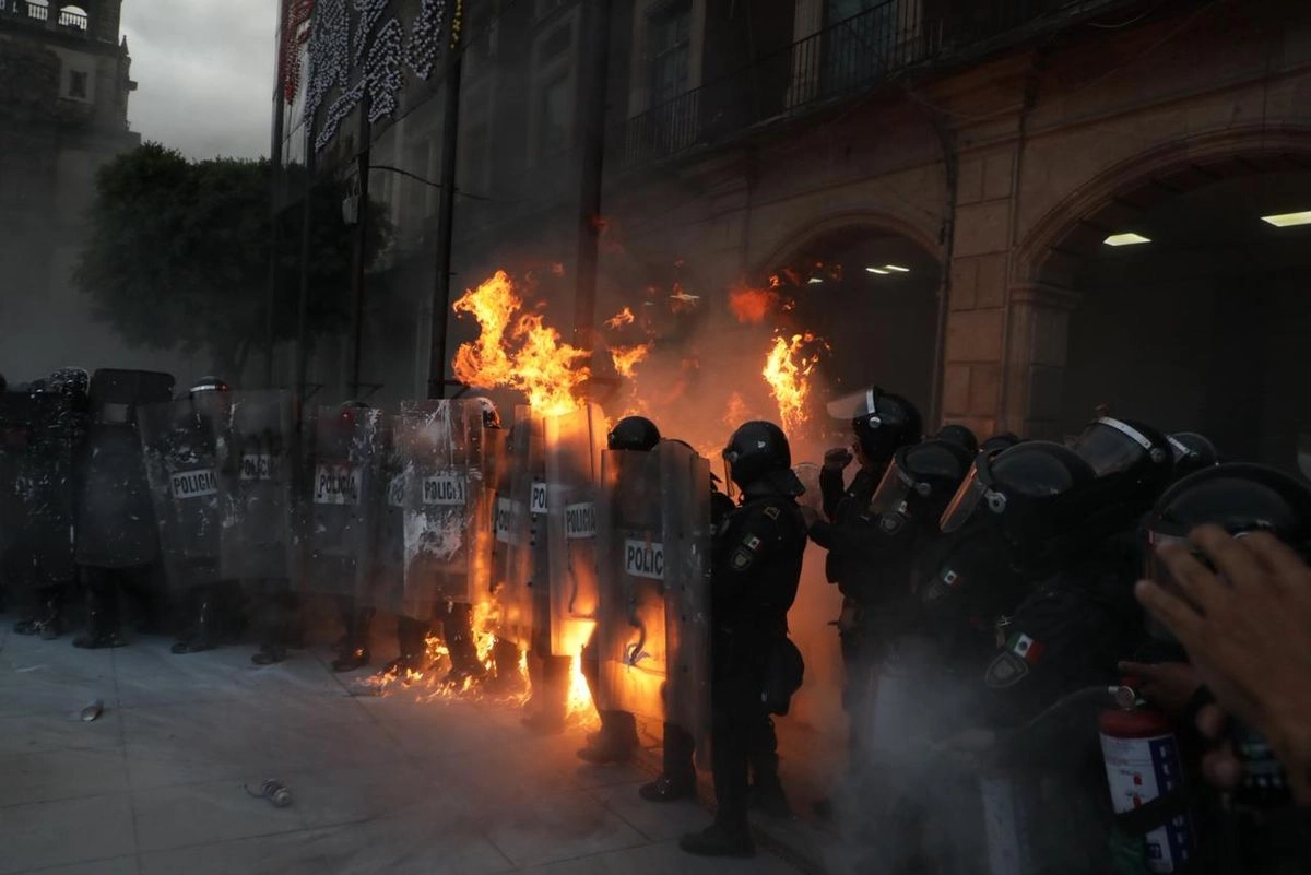 16 policías permanecen hospitalizados tras marcha del 2 de octubre