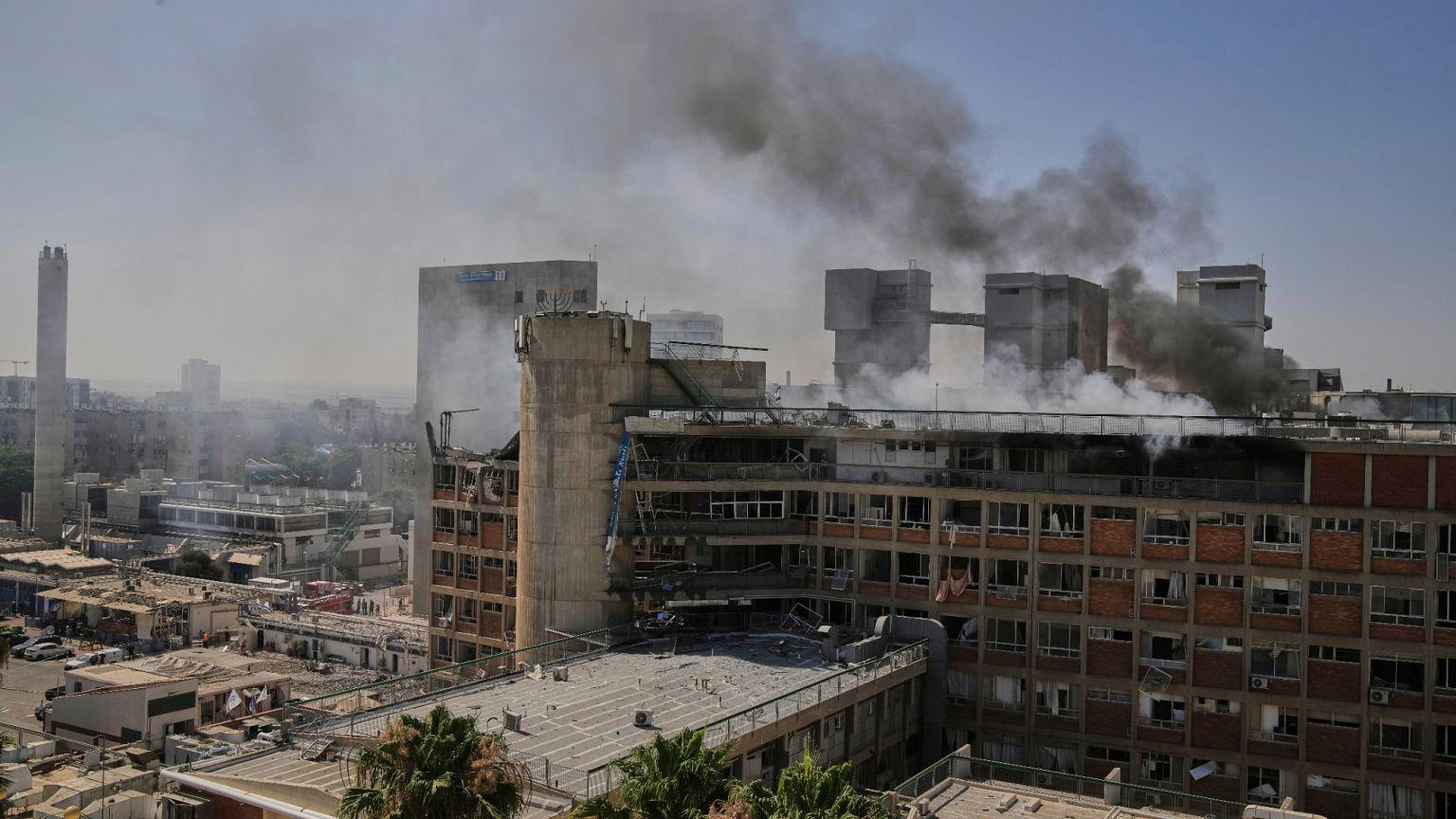 Ataques Irán Israel: Misiles alcanzan hospital, reactor nuclear bombardeado