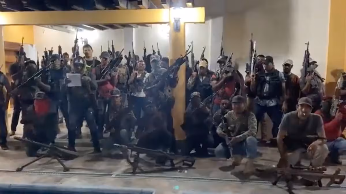 Pánico en Michoacán: Grupos armados asedian comunidades