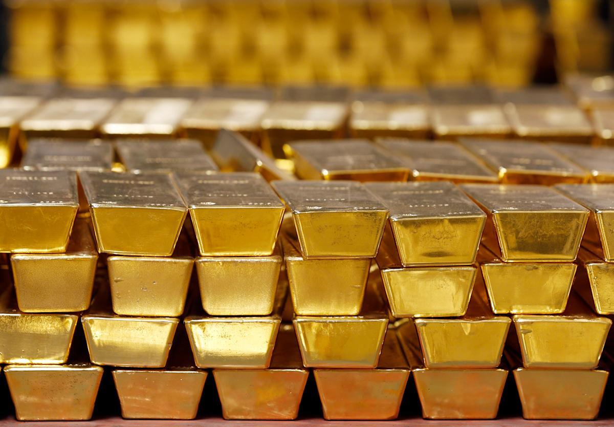 El oro rompe récord y supera los 3,000 dólares por primera vez en la historia