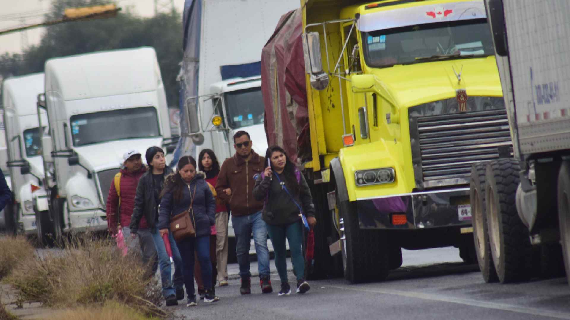 Mega bloqueo en México-Toluca: el tráiler atravesado y la lista completa de vialidades cerradas el 24 de noviembre de 2025