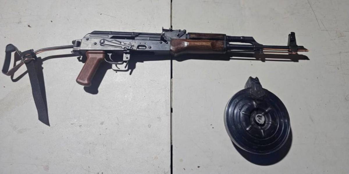 Menor de edad portaba fusil AK-47: el arsenal militar incautado en Culiacán