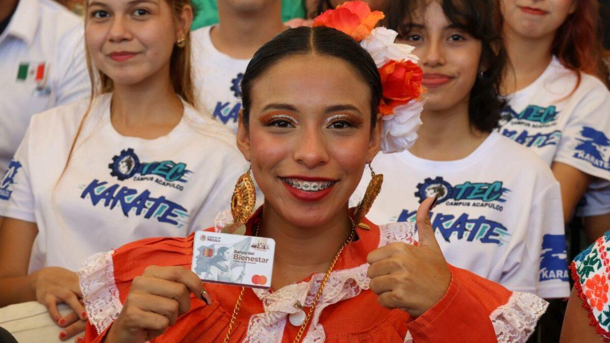 Tarjeta Jóvenes Escribiendo el Futuro: Este documento es indispensable