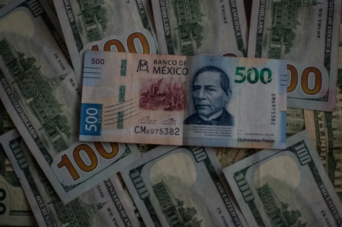 El dólar cae a 18.42 pesos: el costo de 48 días de parálisis en Washington