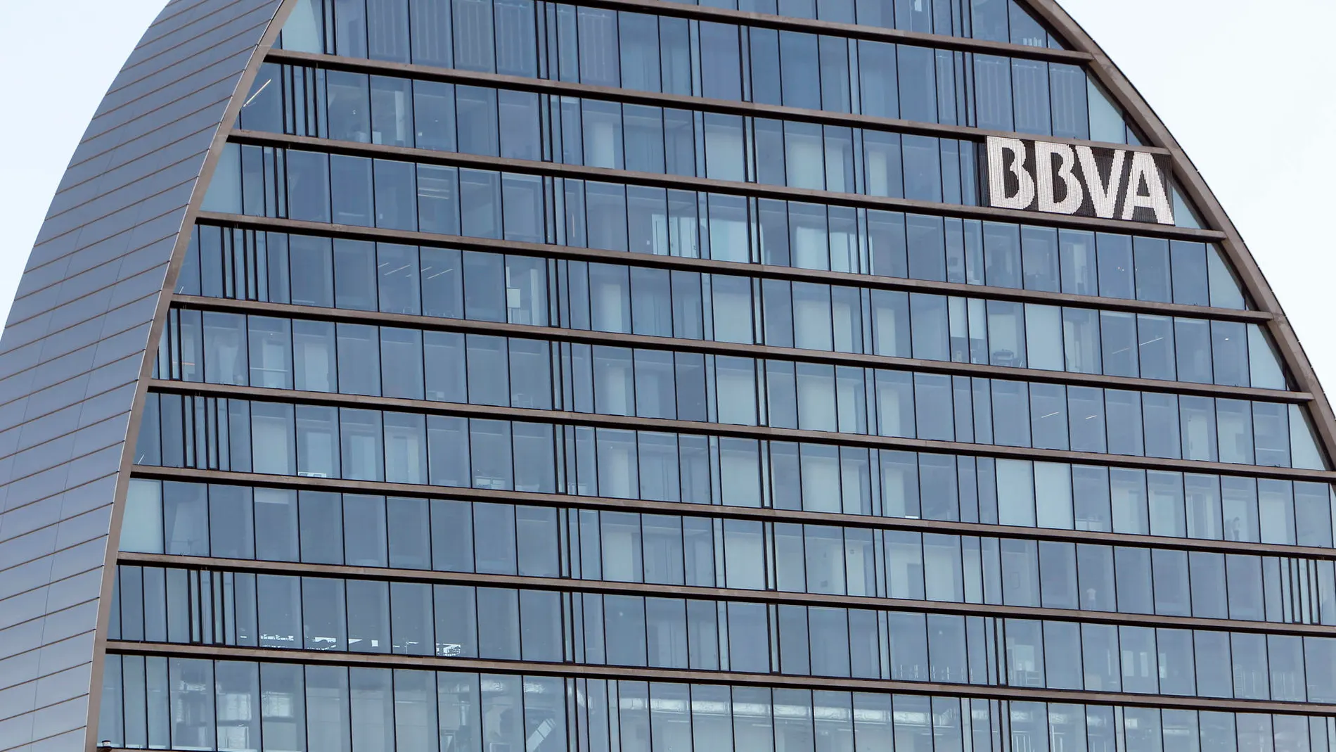 La CNMV autoriza la polémica opa del BBVA sobre el banco Sabadell