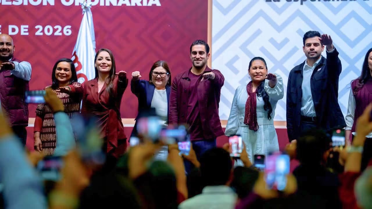 Gino Segura rinde protesta como coordinador estatal de Morena en Quintana Roo junto a otros 16 dirigentes