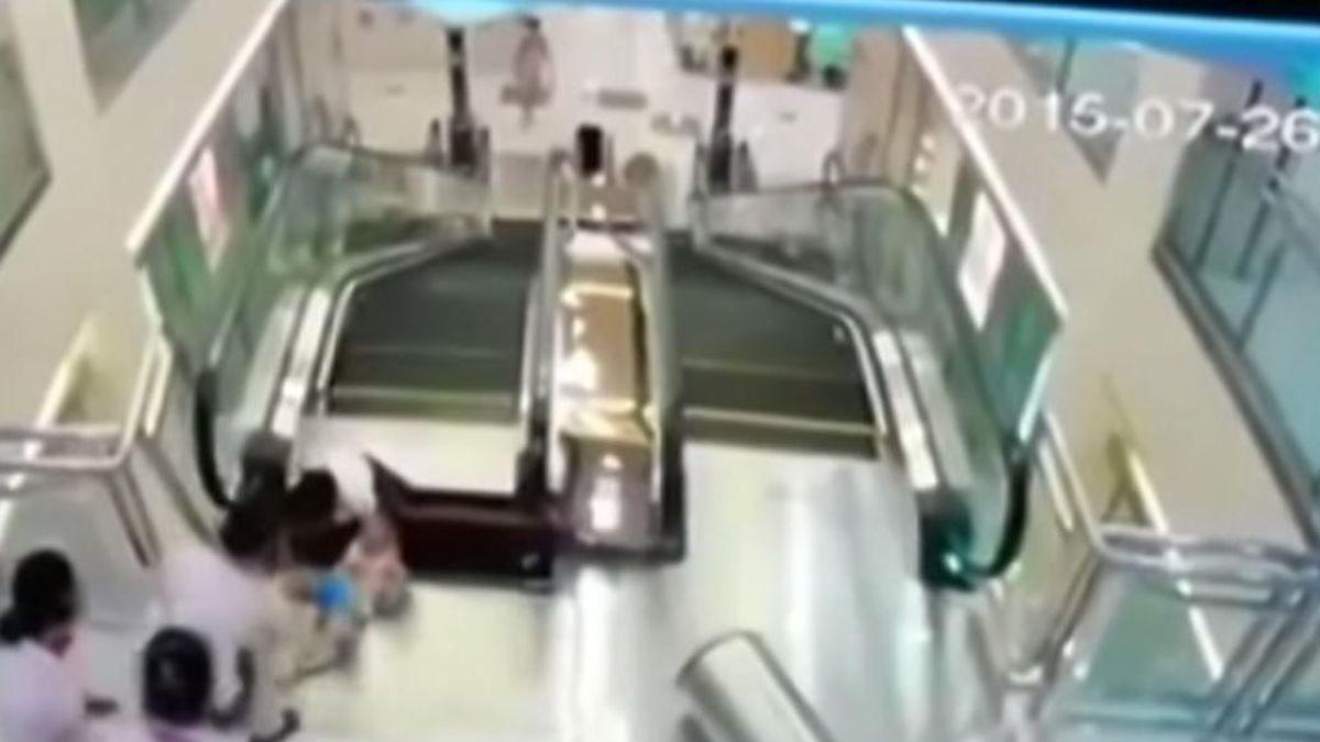 Accidente en escalera eléctrica: el trágico video que estremeció al mundo