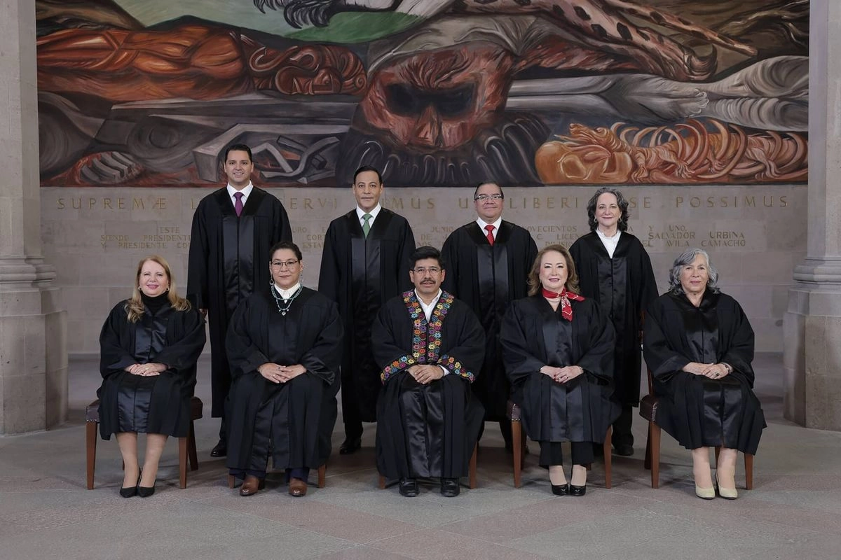 La nueva corte de nueve ministros revela su primera fotografía oficial