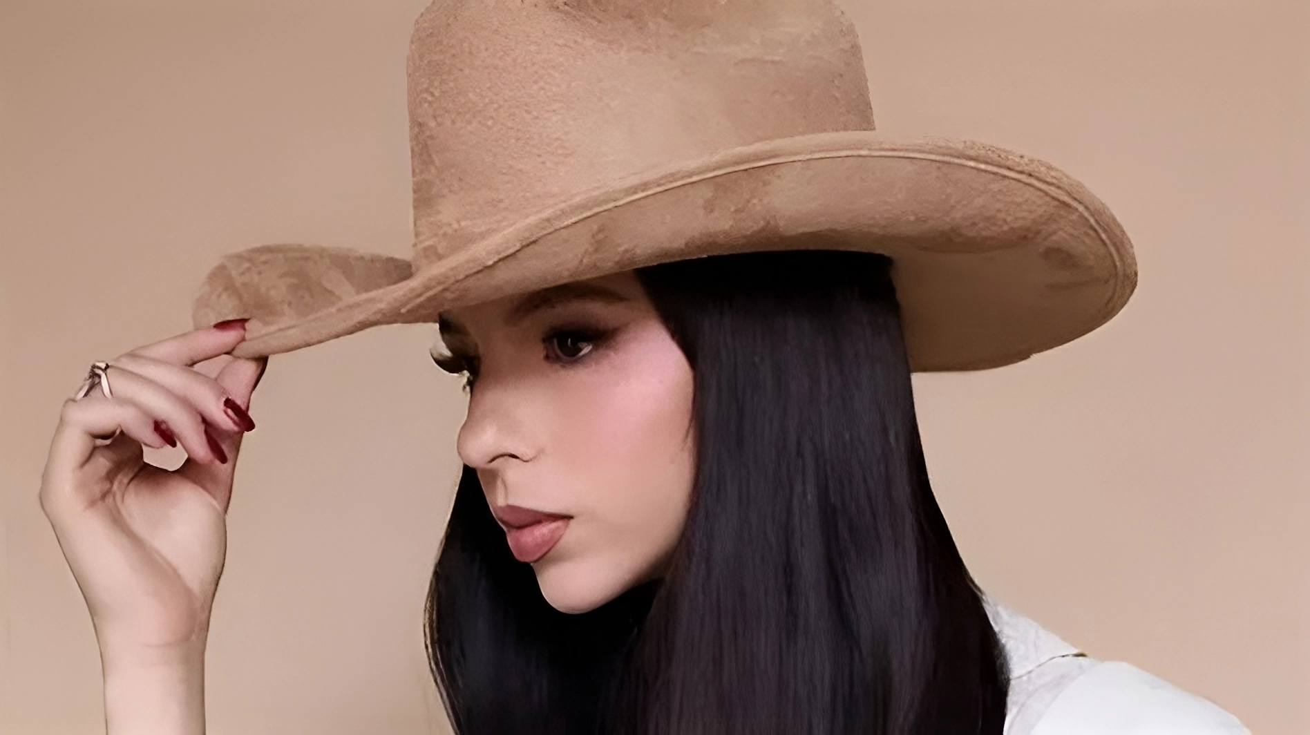El secreto de belleza de Ángela Aguilar: ¿es seguro el ‘face icing’?
