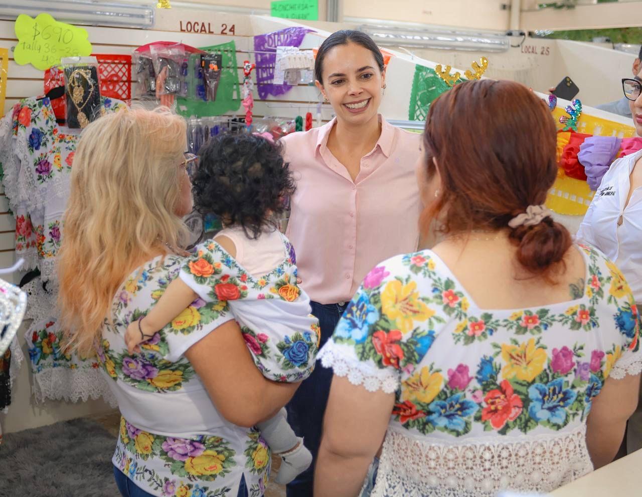Emprende Ana Paty Peralta primera edición de “Merkadito Rosa” en apoyo a la economía local