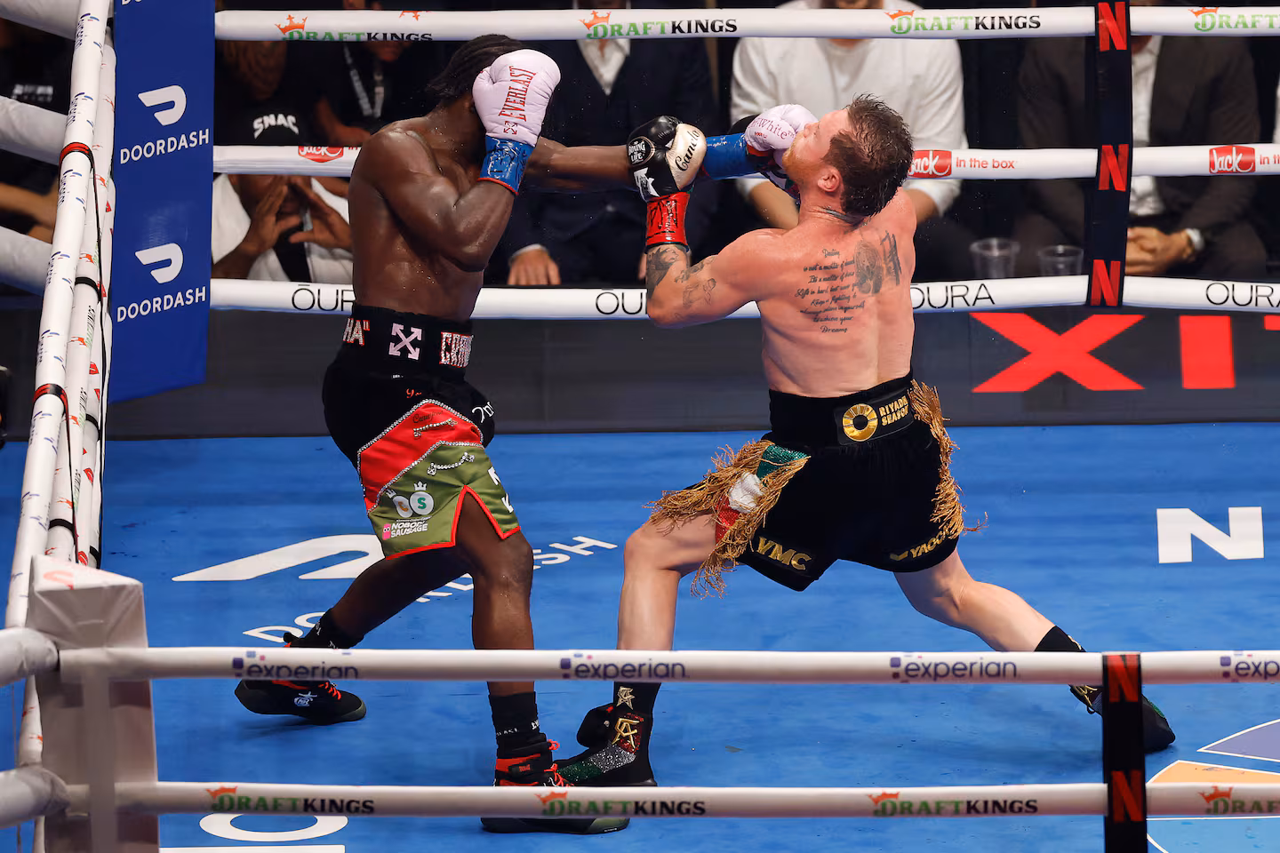 Crawford hace historia: derrota a ‘Canelo’ Álvarez y se vuelve tricampeón indiscutido