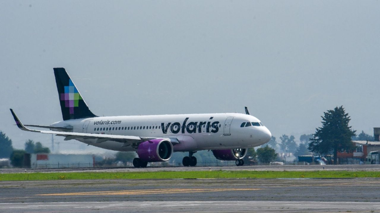 Huracán Simón paraliza operaciones aéreas en Puerto Vallarta y CDMX