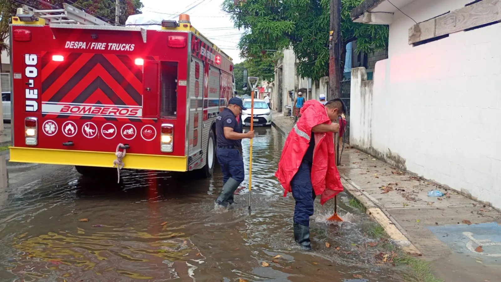 Playa del Carmen se mantiene alerta con operativo tormenta ante fuertes lluvias
