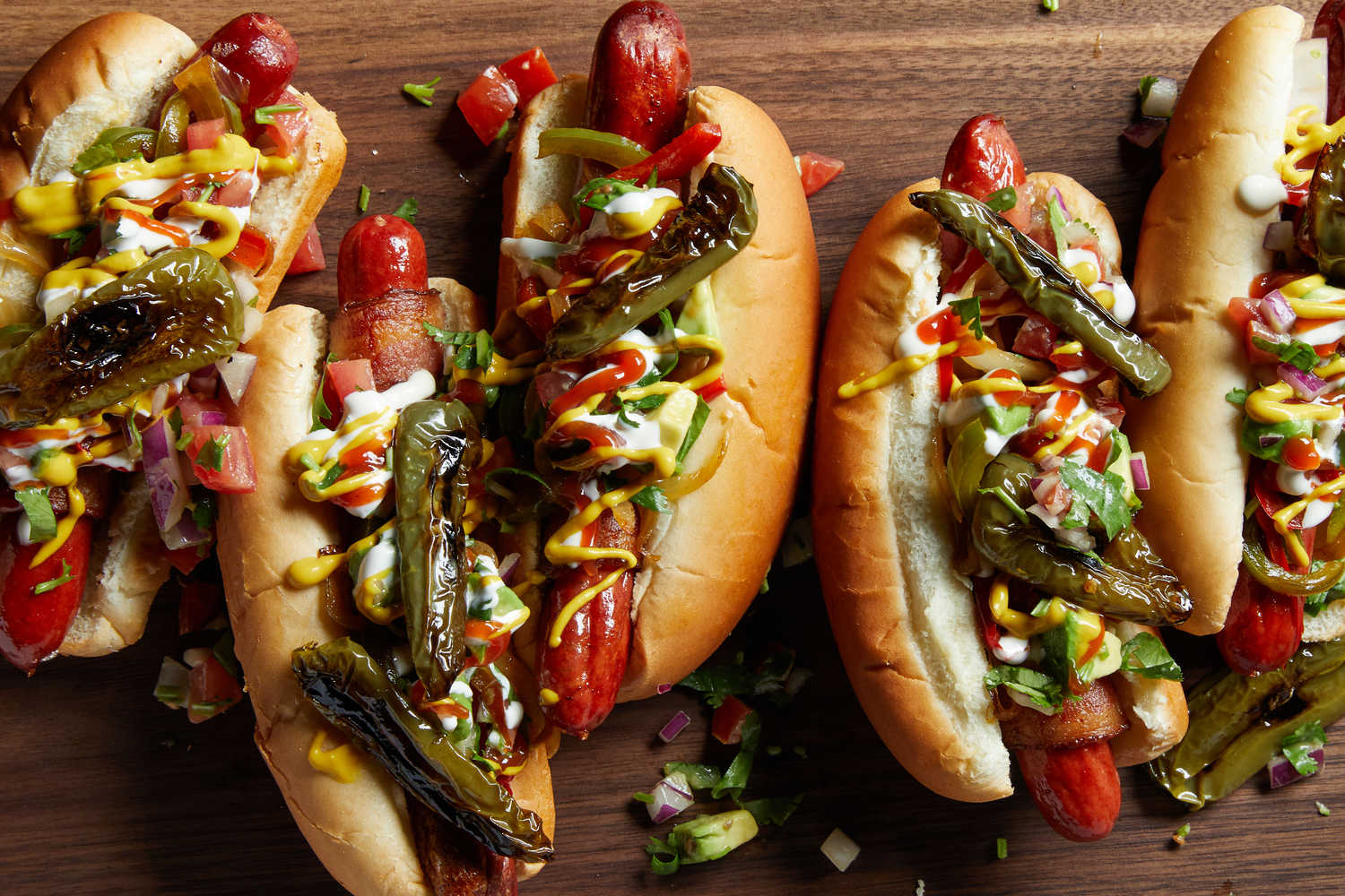 TikTokers europeas desatan furia por insólita receta de hot dogs mexicanos