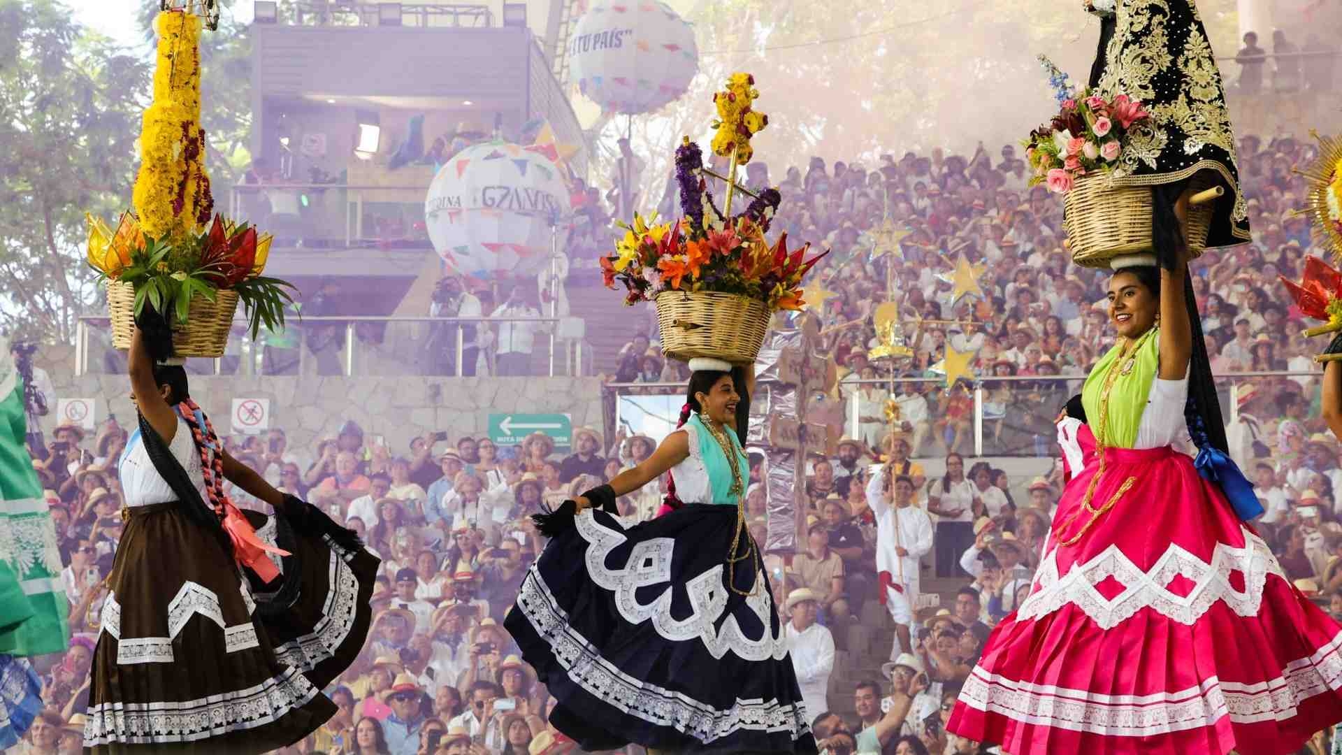 Guelaguetza: Doble cara entre tradición y espectáculo en Oaxaca