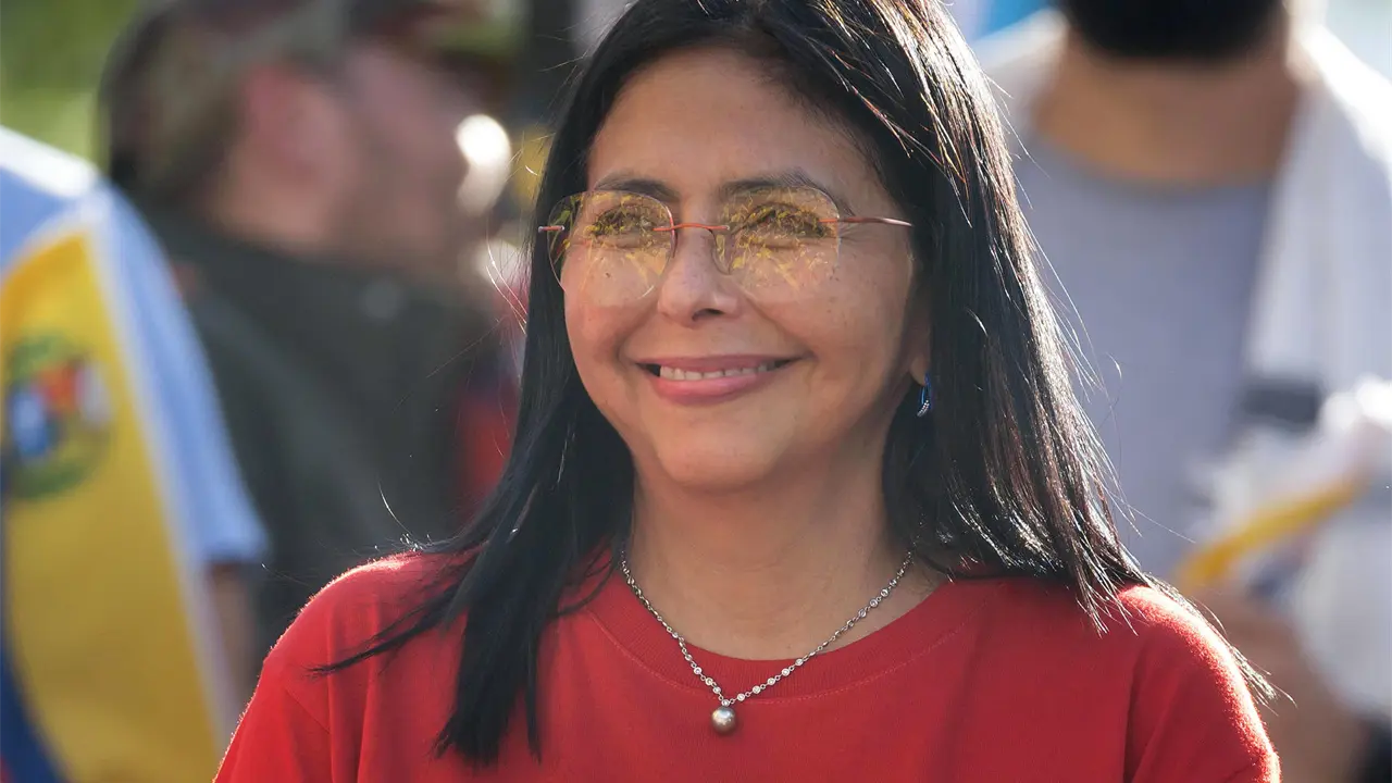El doble juego de Delcy Rodríguez: la presidenta encargada que el petróleo mundial esperó