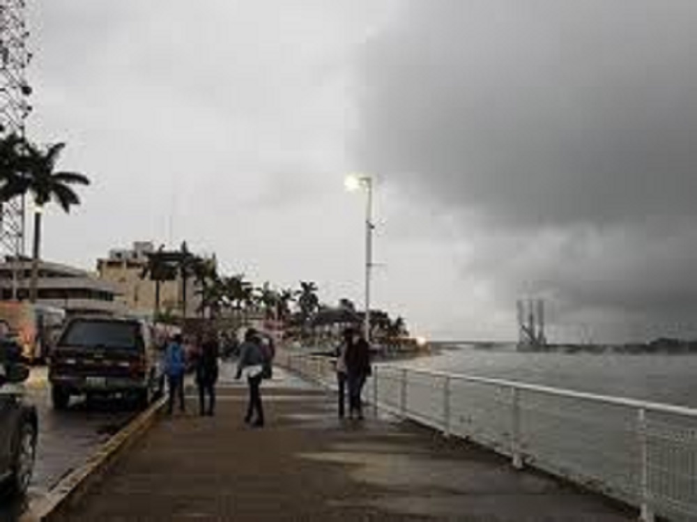 Inundaciones en Tuxpan arrastran restaurante “El Atracadero” en Veracruz