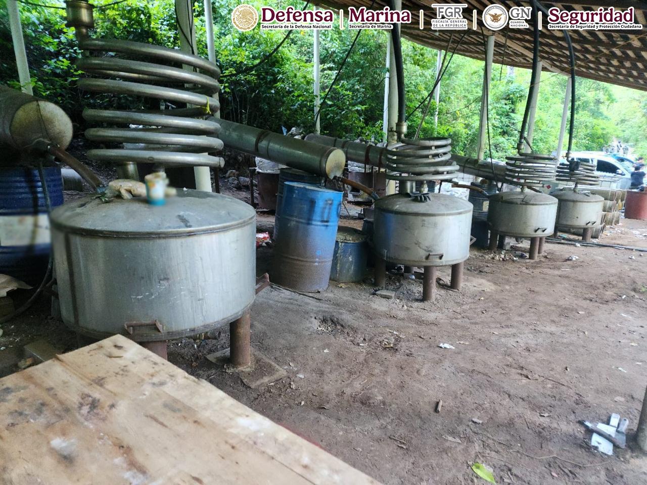 Aseguran laboratorio y toneladas de sustancias ilícitas en Chiapas y Guerrero