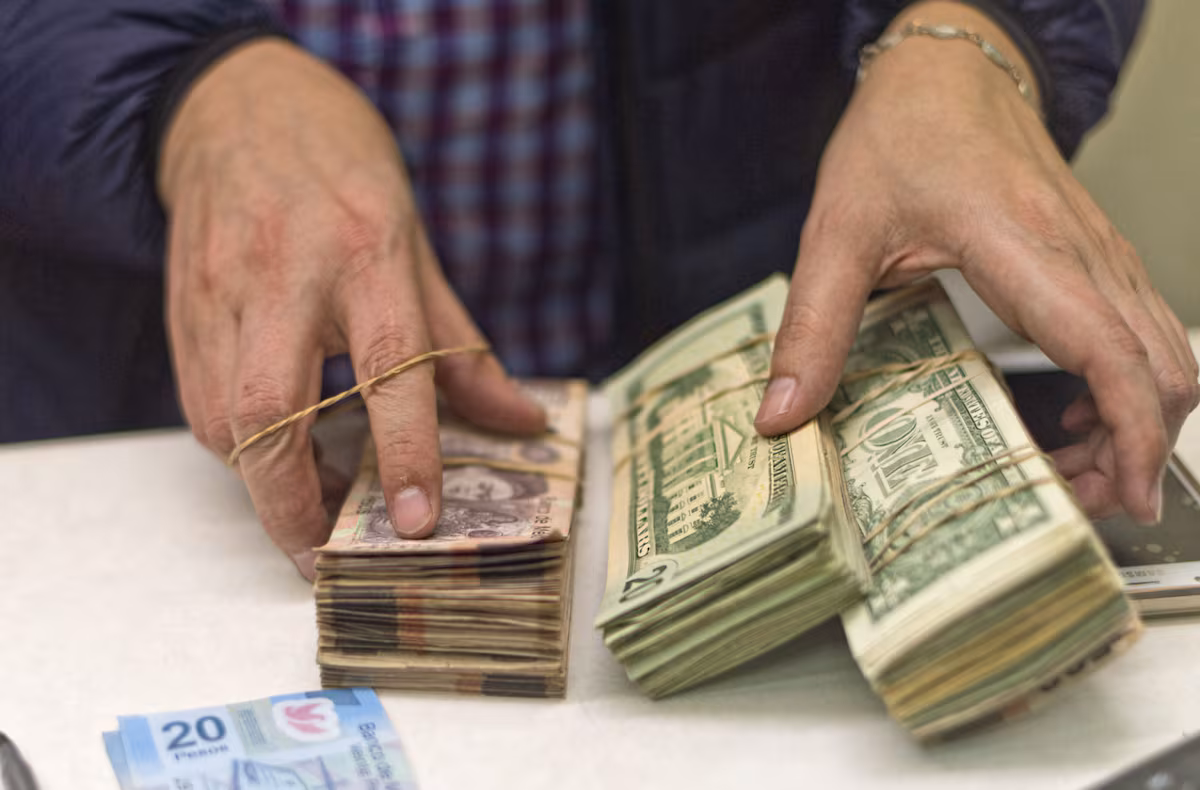 El inédito caos en Estados Unidos impulsa al peso mexicano: cotización del dólar hoy