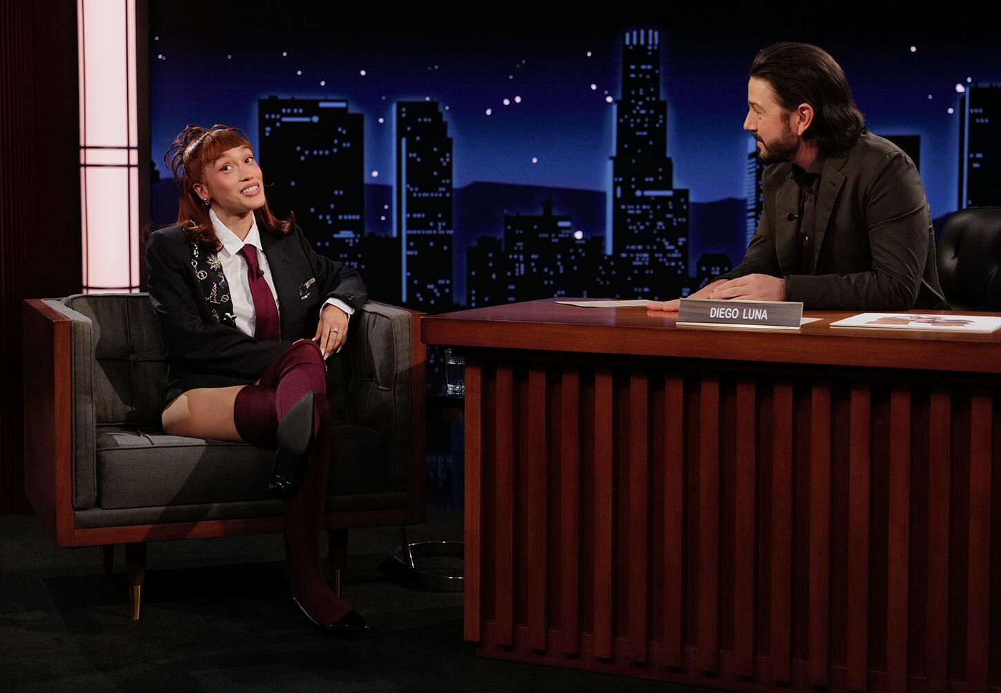 Diego Luna defiende a migrantes en su debut con Kimmel
