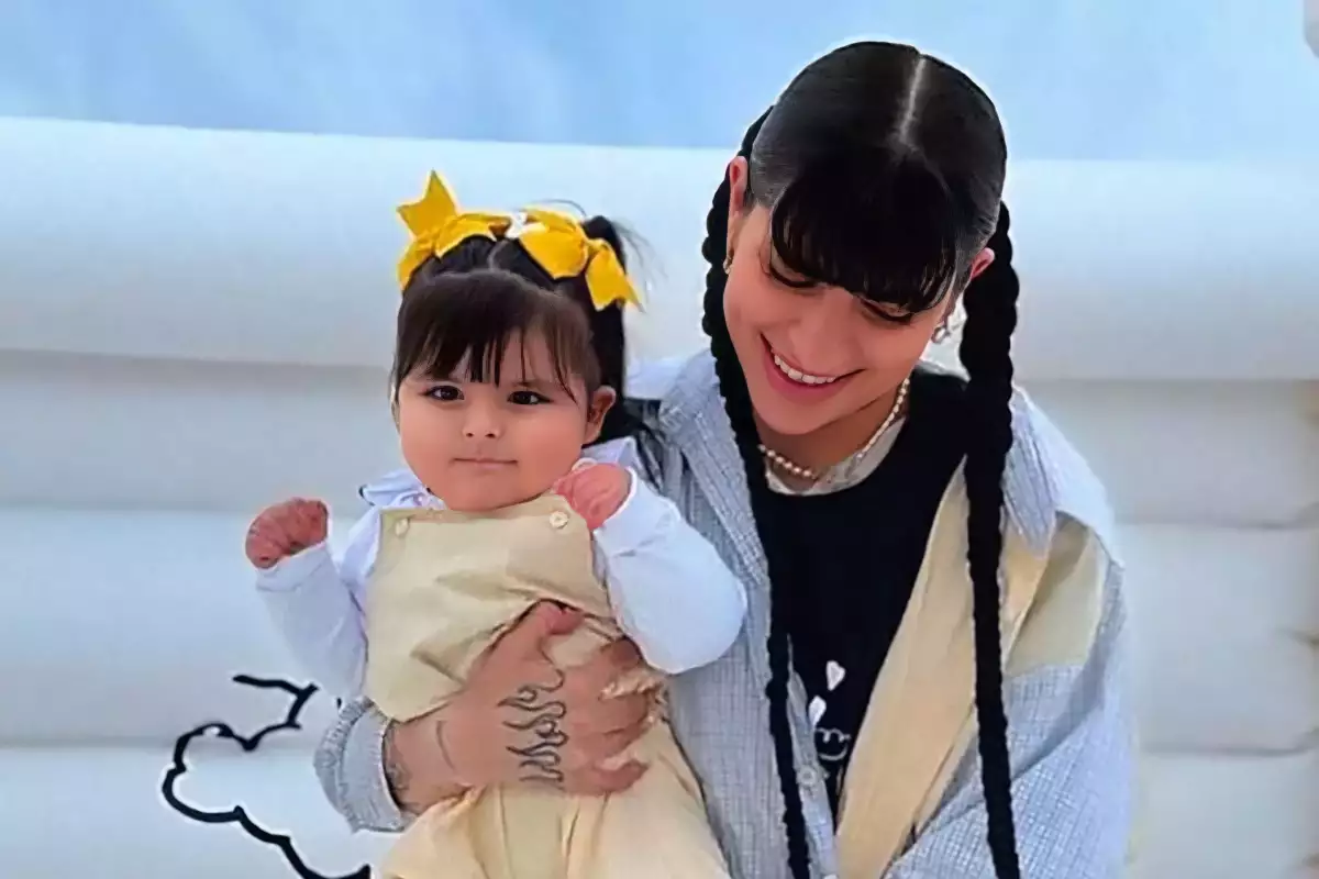 Cazzu enternece al cantar “Estrellita” con su hija Inti