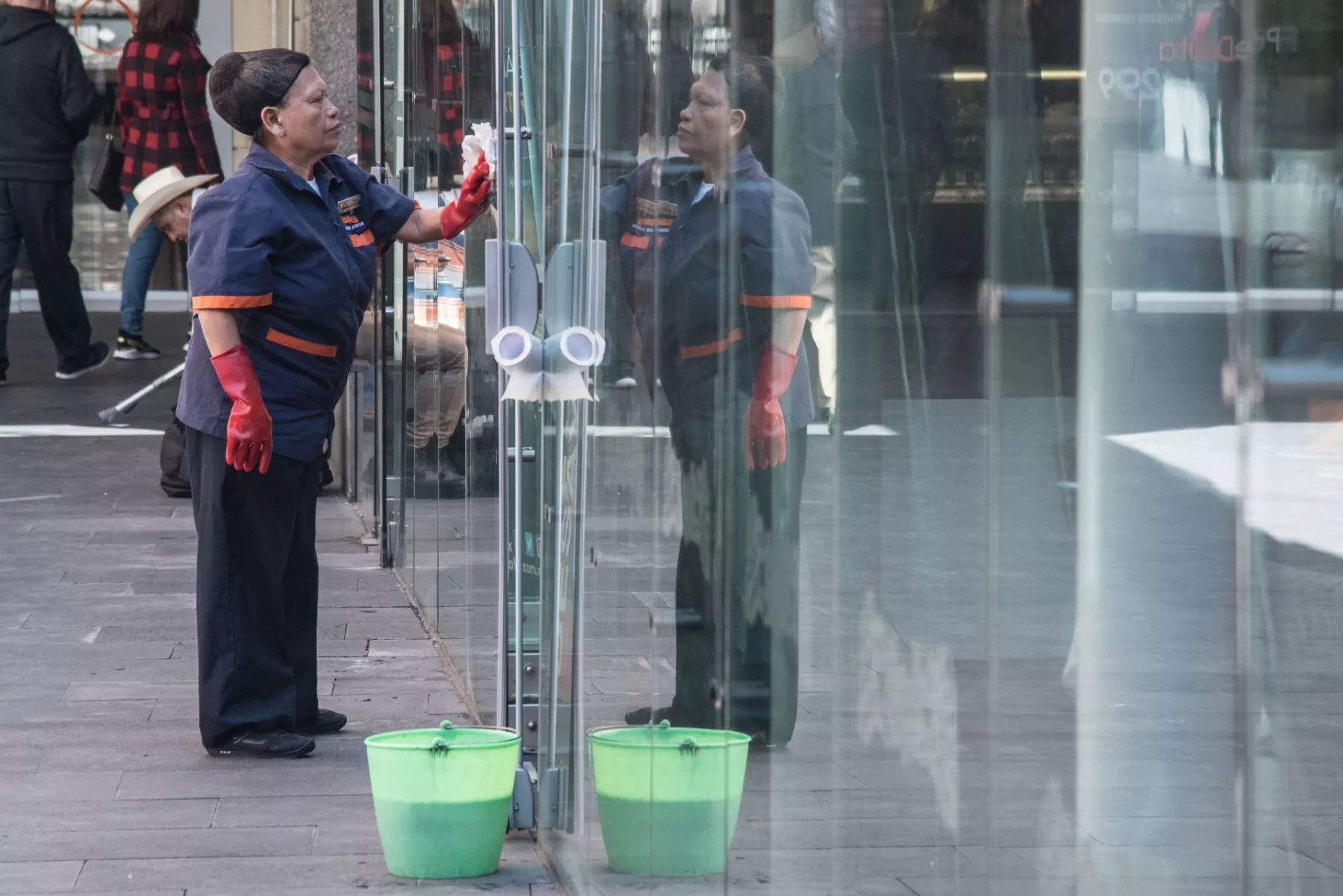 Las 61.1 horas semanales de las mexicanas: la brecha de género y el costo oculto