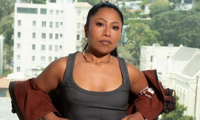 Yalitza Aparicio canta a todo pulmón en bar de “despecho” y desata furor en redes