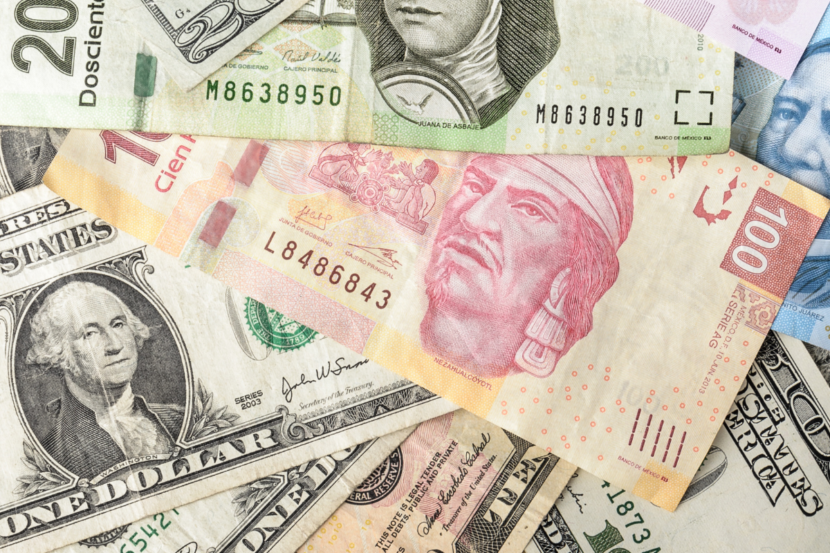 Peso mexicano mantiene su fortaleza ante el dólar por expectativa de la Fed