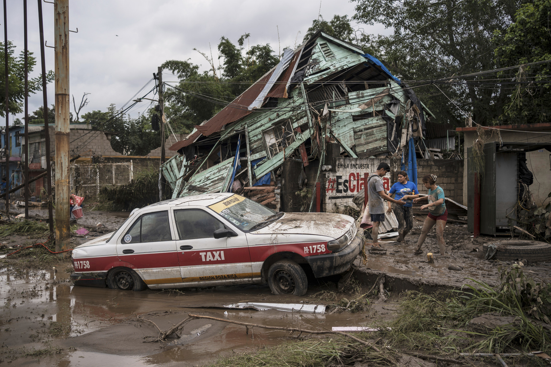 Lluvias torrenciales dejan 47 muertos en Querétaro, Puebla y Veracruz