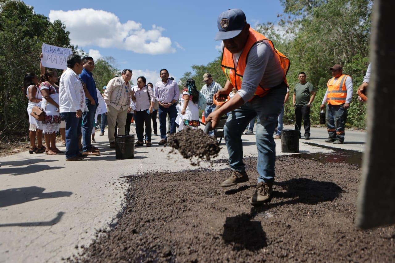 Avanzan trabajos de conservación de carreteras en el oriente de Yucatán