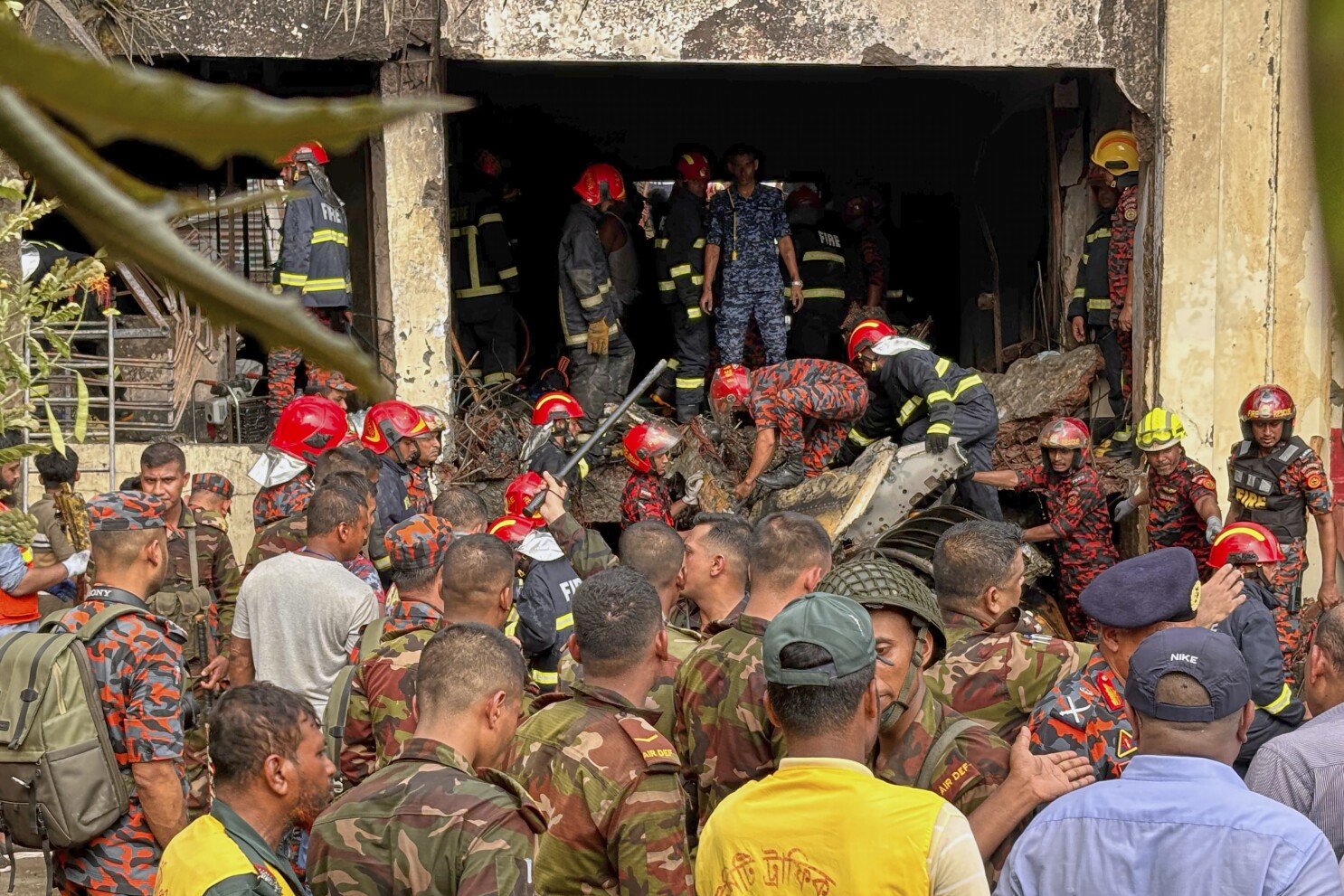 Tragedia en Daca: Avión militar impacta escuela con cientos de alumnos