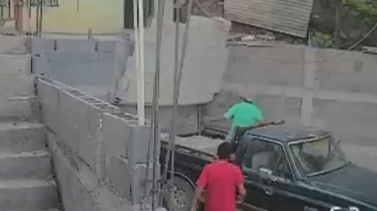 Milagroso escape: Albañil se salva de una tonelada de ladrillos en Nuevo León