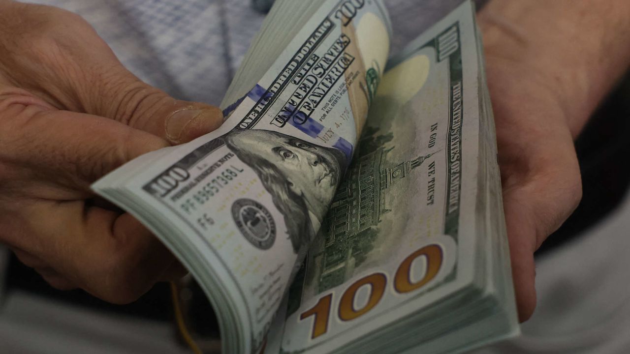El movimiento de capital Estados Unidos: por qué los millonarios sacan dinero de la banca