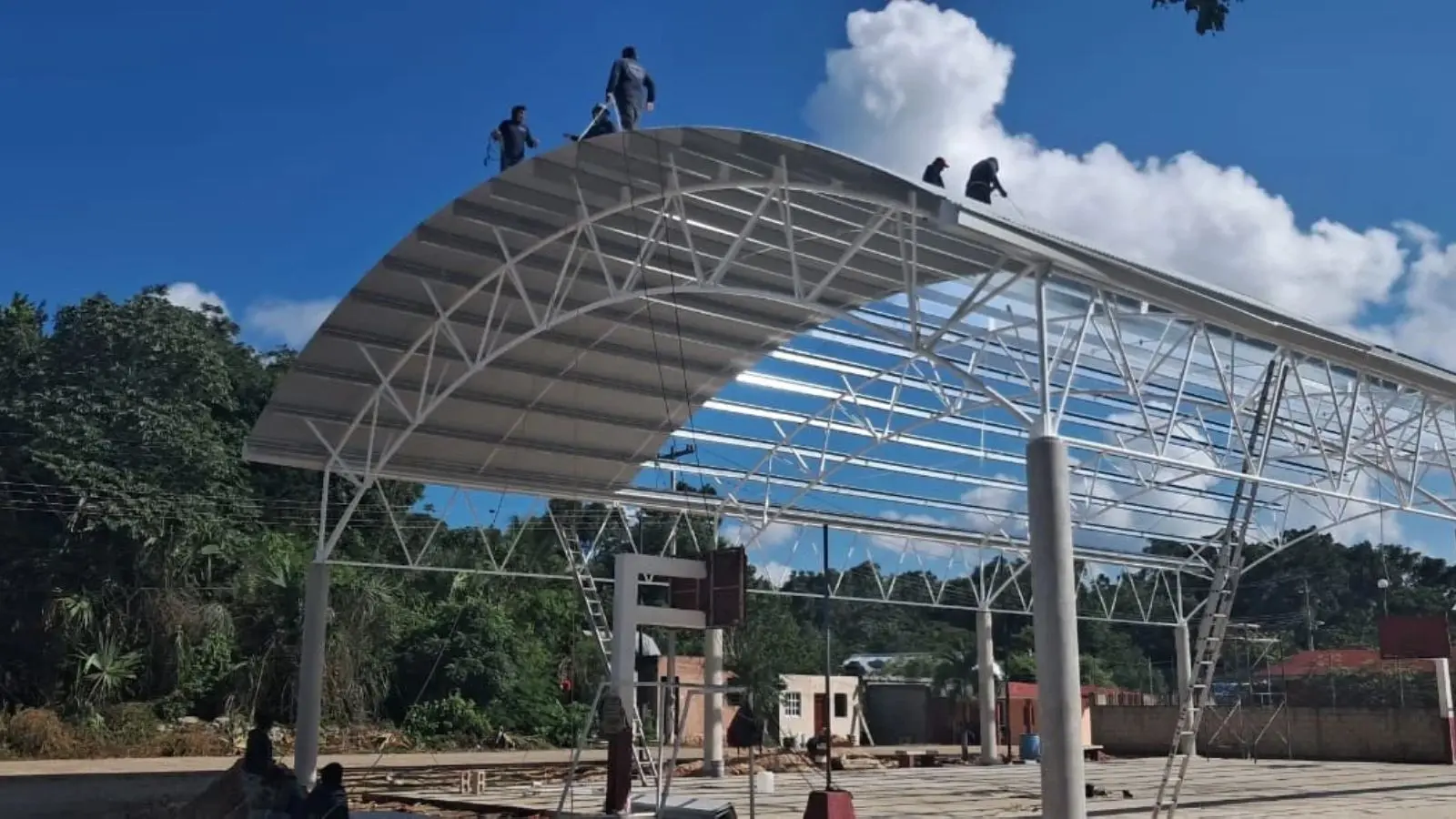 Domo deportivo en La Esperanza registra retrasos pese a 4 millones